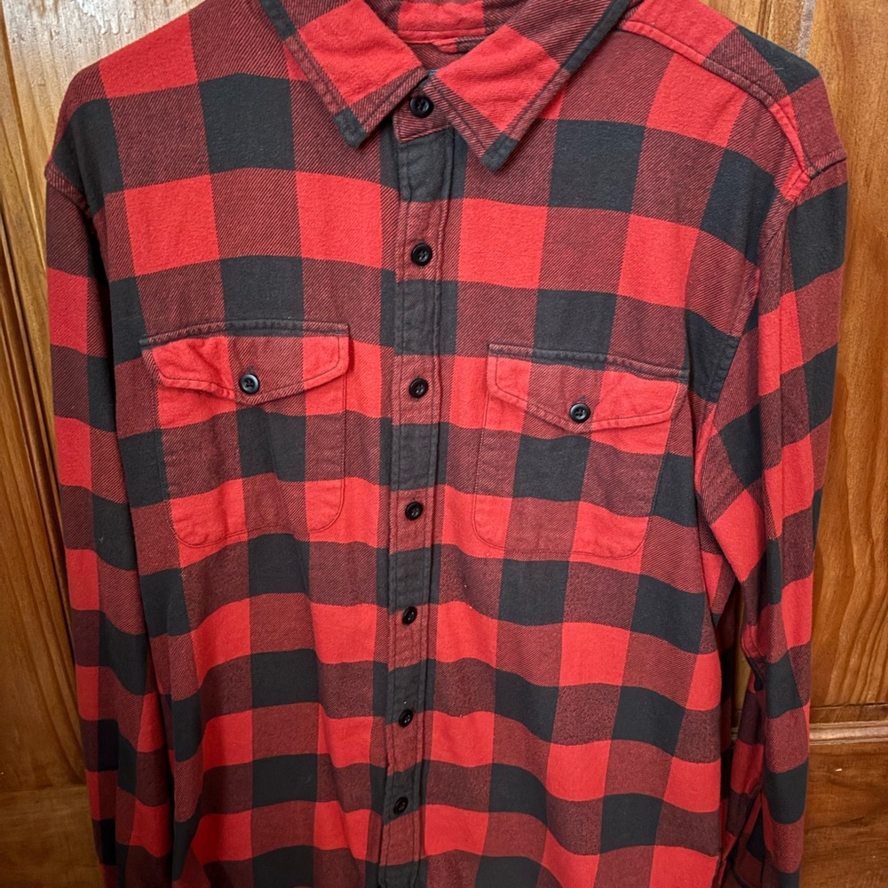 American Eagle Red and Black Plaid Flannel Men's Shirt